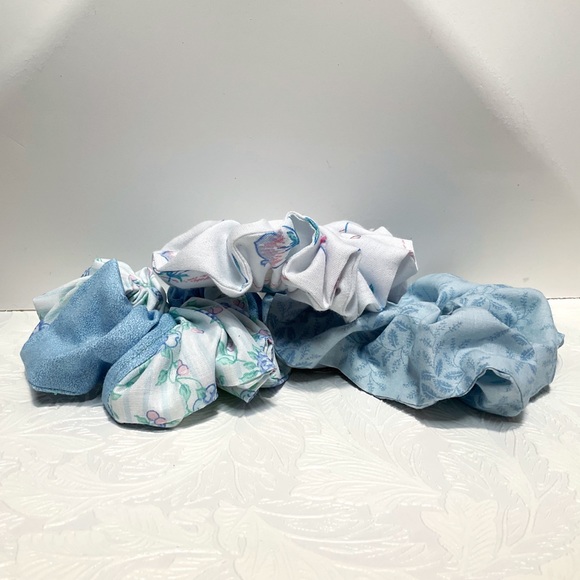 Floral Scrunchie Set - Picture 5 of 7